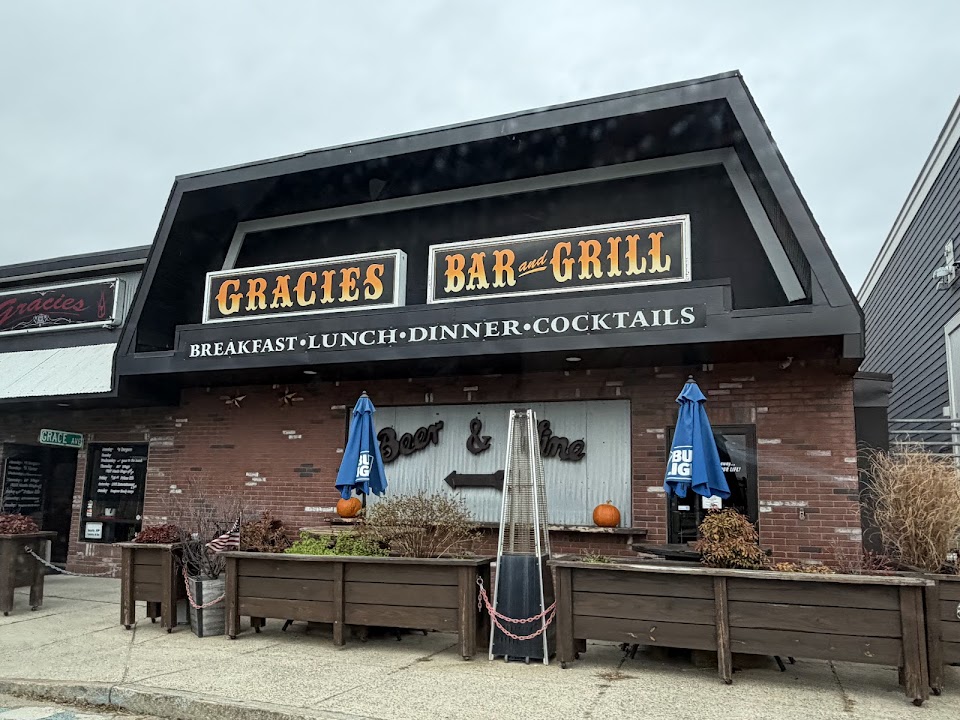 Gracie's Bar & Grill