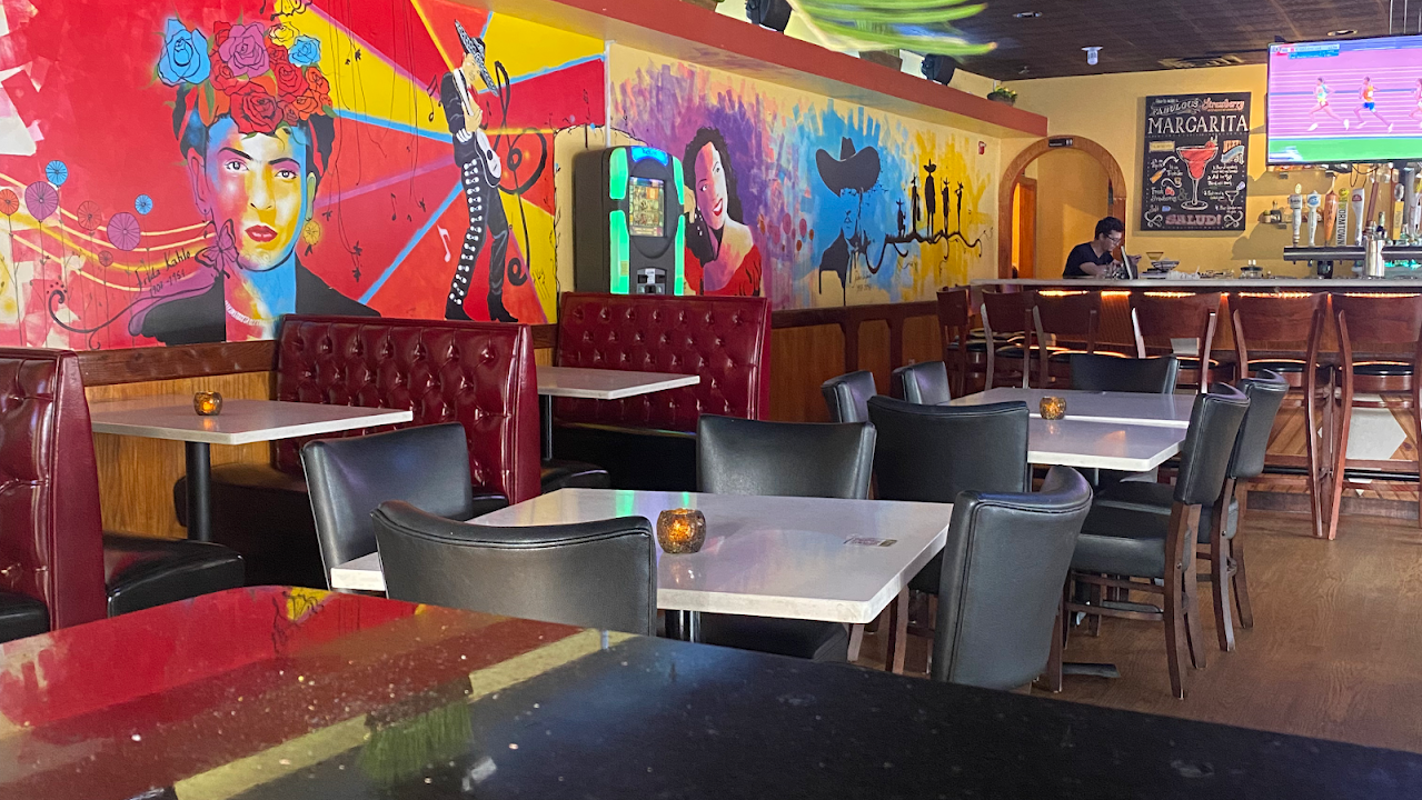 3 Amigos Bar & Grill