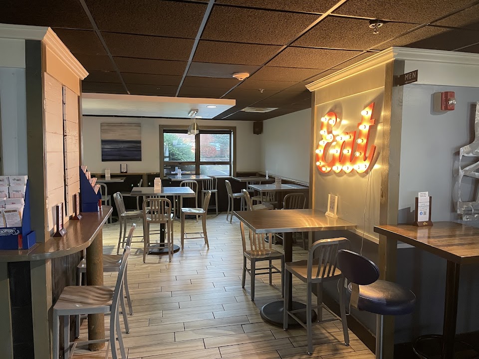 Waves Restaurant & Bar at the Lakeside Inn