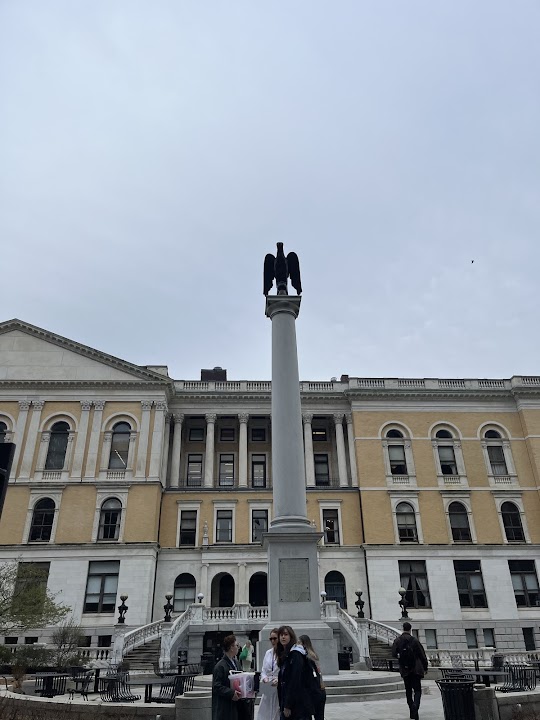 Beacon Hill Monument