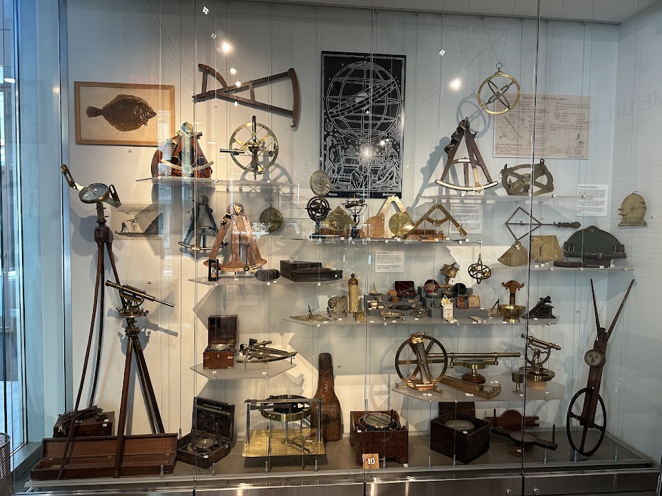 The Collection of Historical Scientific Instruments at the Putnam Gallery